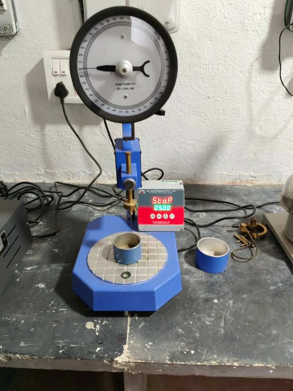 Laboratory oven for soil moisture content determination