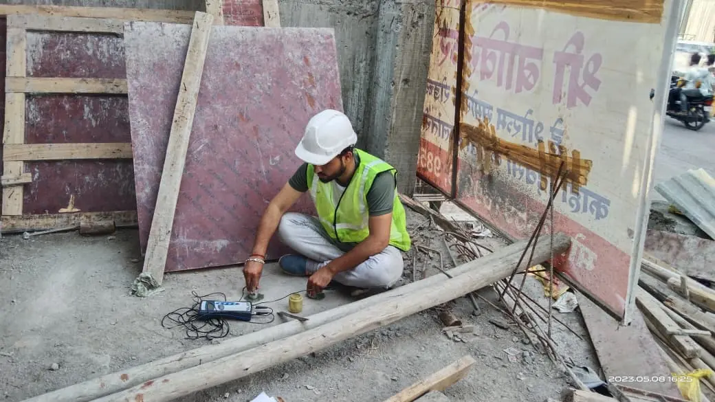 Civil engineers executing geotechnical plate load test in Aurangabad